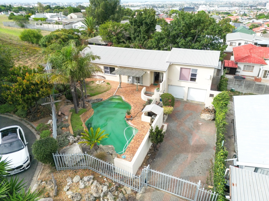 4 Bedroom Property for Sale in Avondale Western Cape